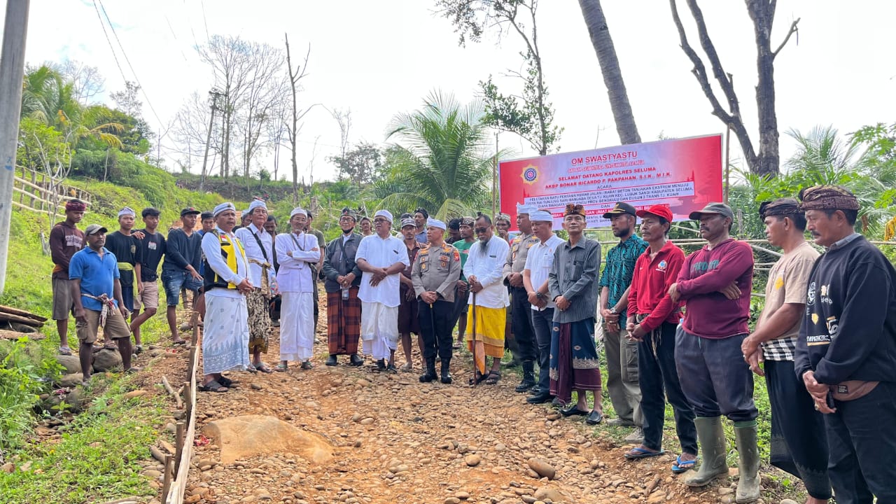 Dana Terkumpul Rp 59 Juta, Umat Hindu Bengkulu Swadaya Perbaiki Jalan Menuju Trans Tanjung Kuaw
