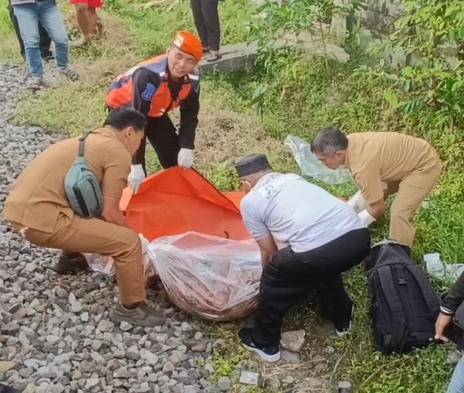 Tersambar Kereta Api, Nenek Sebatang Kara di Tulungagung Tew4s