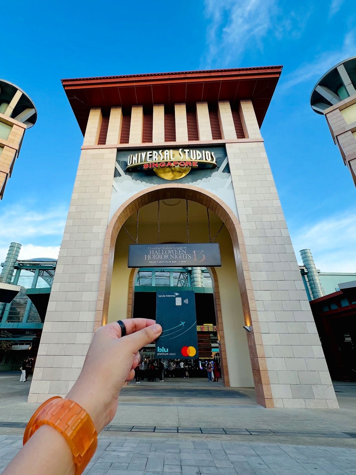 blu by BCA Digital Ajak Sobatblu Uji Nyali  di Halloween Horror Nights 13!