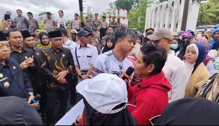 Curahan Hati Honorer Seluma, Dirumahkan Lewat WhatsApp,  Desak Bupati Beri Penjelasan