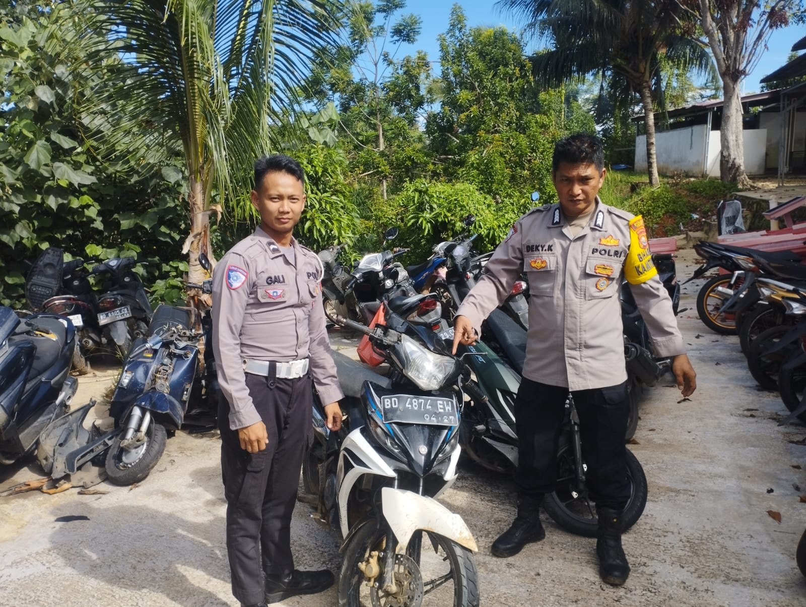   Jupiter MX Seruduk Truk Hino. Dua Pelajar Alami Luka Serius