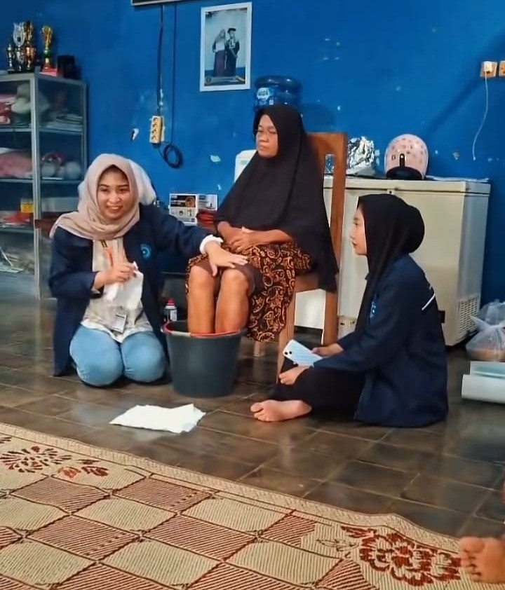  Mahasiswa Unimus Semarang Rilis Poster Rendam Kaki Air Hangat, Resmi Terdaftar HKI