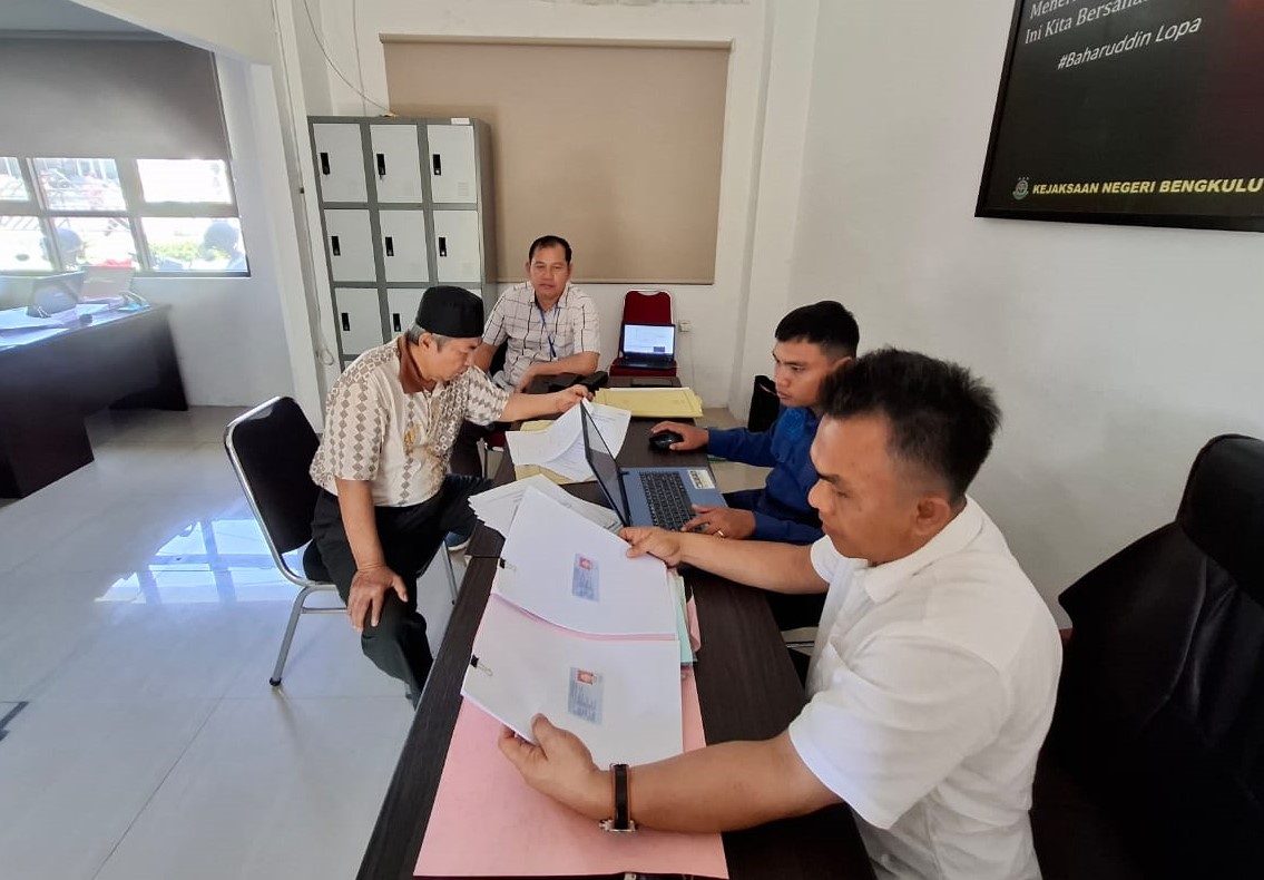 Lengkapi Berkas Perkara, Penyidik Pidsus Kejari Seluma Periksa Eks Bupati Seluma di Rutan Malabero