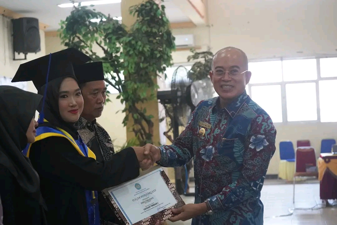  Wisuda 11 AKBID Dihadiri Bupati BS, Saatnya Memberikan Kontribusi