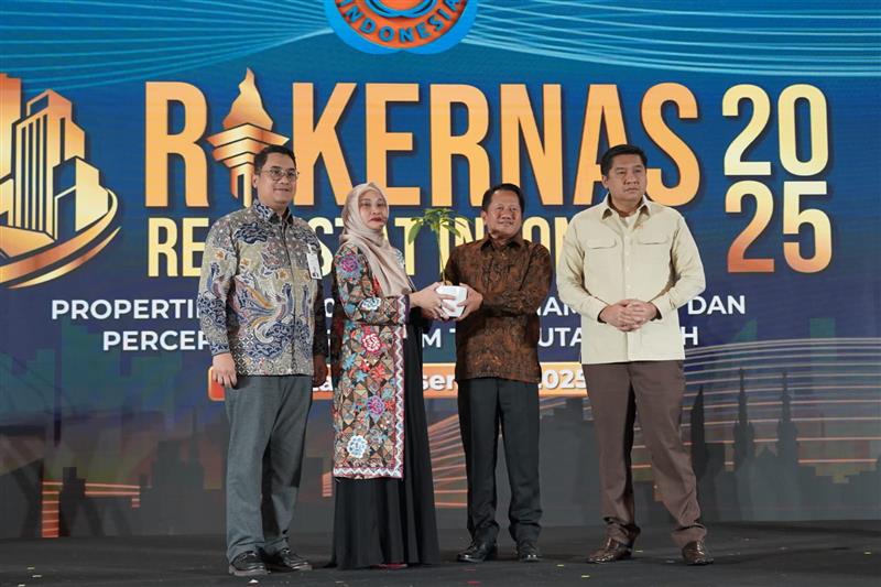 BSI Tanam 15.000 Pohon, Dukung Keuangan Berkelanjutan melalui Program One Home One