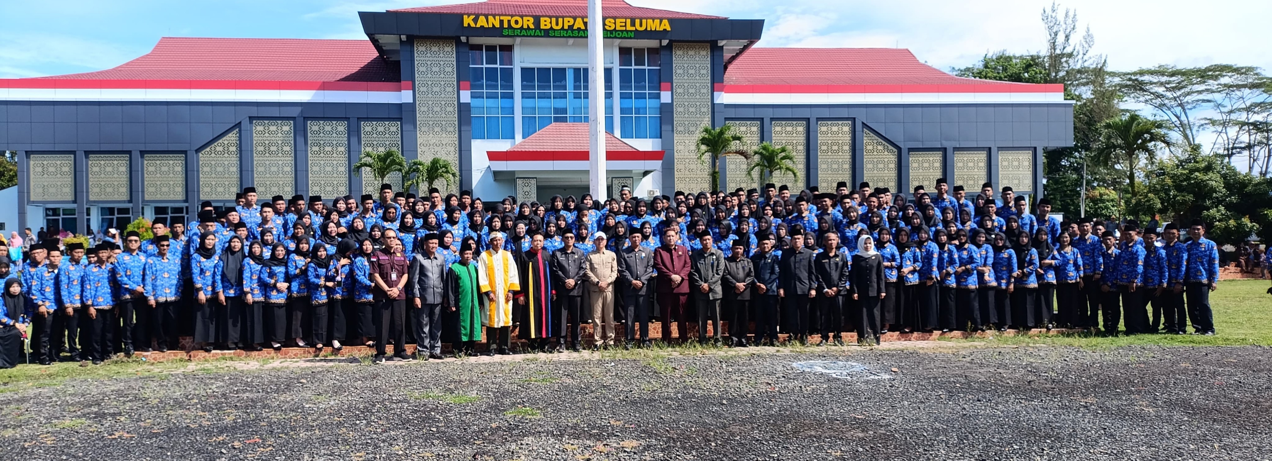 Pemda Seluma Serahkan SK 280 PPPK Paruh Waktu, Sekda Tekankan Integritas dan Citra ASN