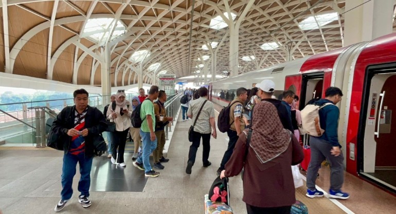  Program Cashless KCIC Sukses, 9,8 Juta Tiket Whoosh Terjual via Online