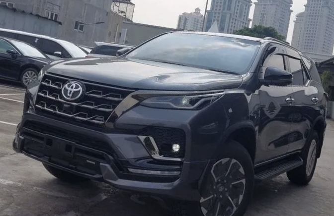 Toyota Fortuner 2,8 GR Sport 4x4 SUV Terbaik Cashback, Maupun Kredit Cukup DP 50 Jutaan Mobil Bawa Pulang