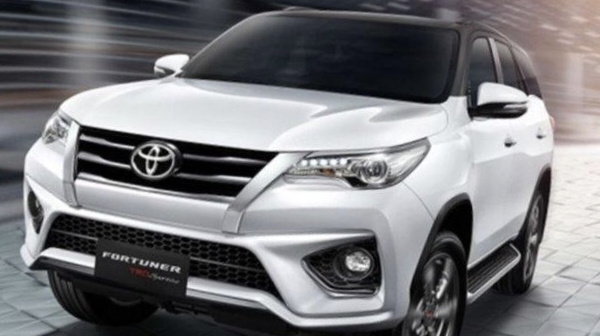 Diprediksi 2024 Mobil  SUV Toyota Fortuner GR Sport Akan Bersaing di Segmen Pasar Otomotif di Bengkulu 