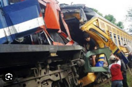 KA Bangunkarta dan Mobil Chevrolet Tabrakan di Indramayu, Dua Orang Luka 