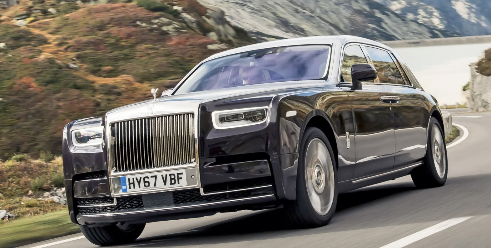 Rolls-Royce Phantom Mobil Sport Memiliki Fitur Teknologi Canggih dan Otomotif, Mesin Bertenaga Tinggi W16