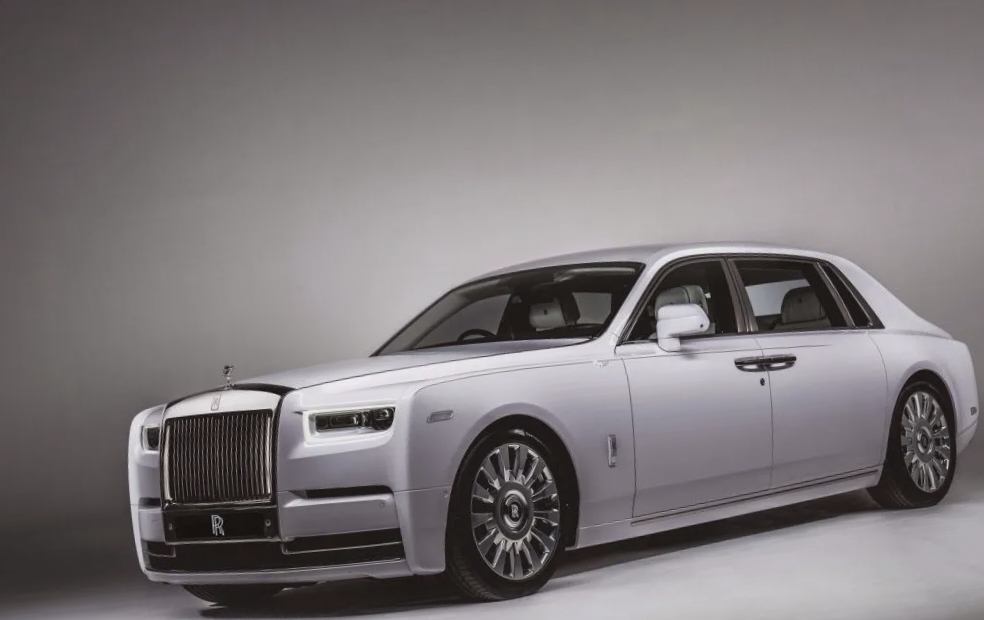 Rolls-Royce Phantom Mobil Mewah dan Mahal di Produksi Otomotif Inggris dengan Jumlah Terbatas! 