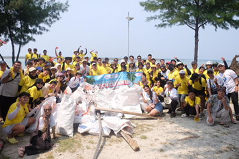  FIFGroup Bersihkan Pulau Pramuka, Ajak Warga Wujudkan Tanpa Sampah