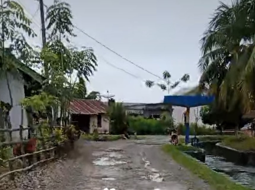 Warga Desa Babatan Ulu dan Penandingan, Desak Perbaiki Jalan Lintas, Rusak Parah