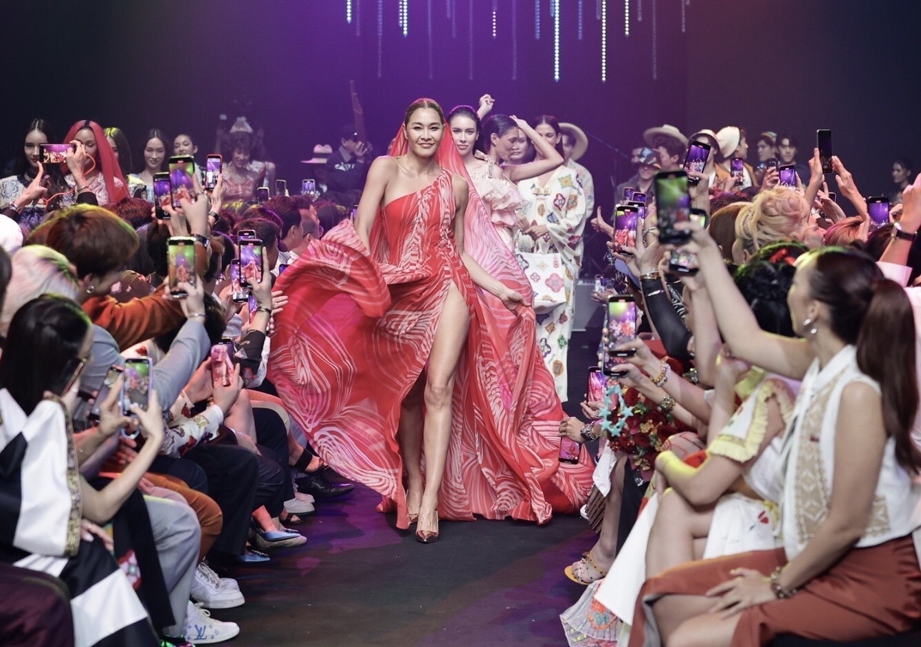   Bangkok International Fashion Week 2023 (BIFW2023) Menampilkan Soft Power Kreatif Siam Paragon Thailand