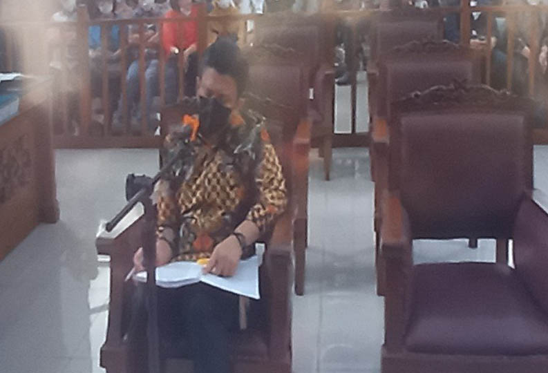Pakai Batik, Ferdy Sambo Duduk di Kursi Pesakitan