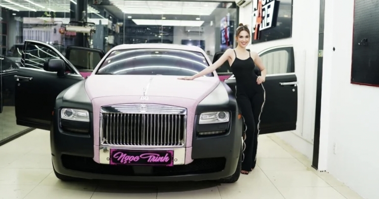 Rolls Royce Phantom Elegansi Inovasi Produksi Pabrikan Otomotif Inggris Populer Didunia Fitur Otomatis Canggih