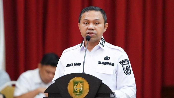 Kena OTT KPK, Gubernur Riau Dibawa ke Jakarta