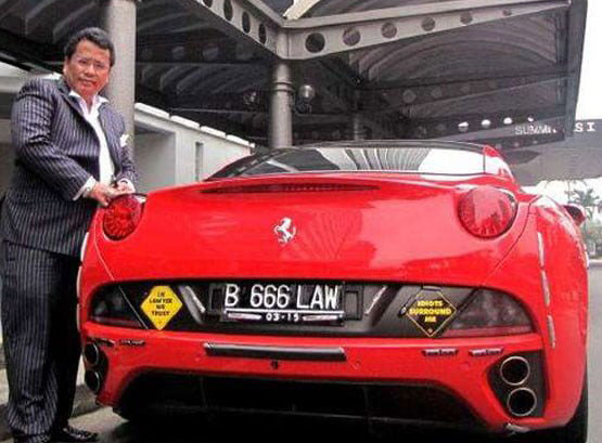 Taukah Anda, Pemilik Mobil Mahal Pertama di Indonesia? Jangan Kaget, Ternyata Abang Pengacara Ini!
