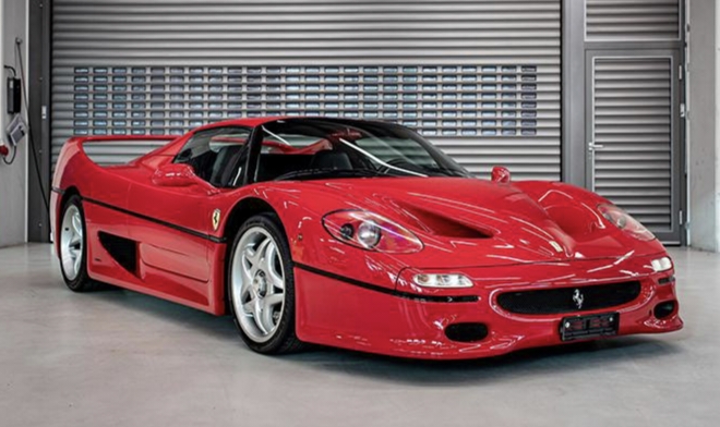 Mobil Sport Ferrari F50 Keluaran Tahun 1995 Masih Terlihat Sangat Kokoh dan Mulus Berwarna Merah