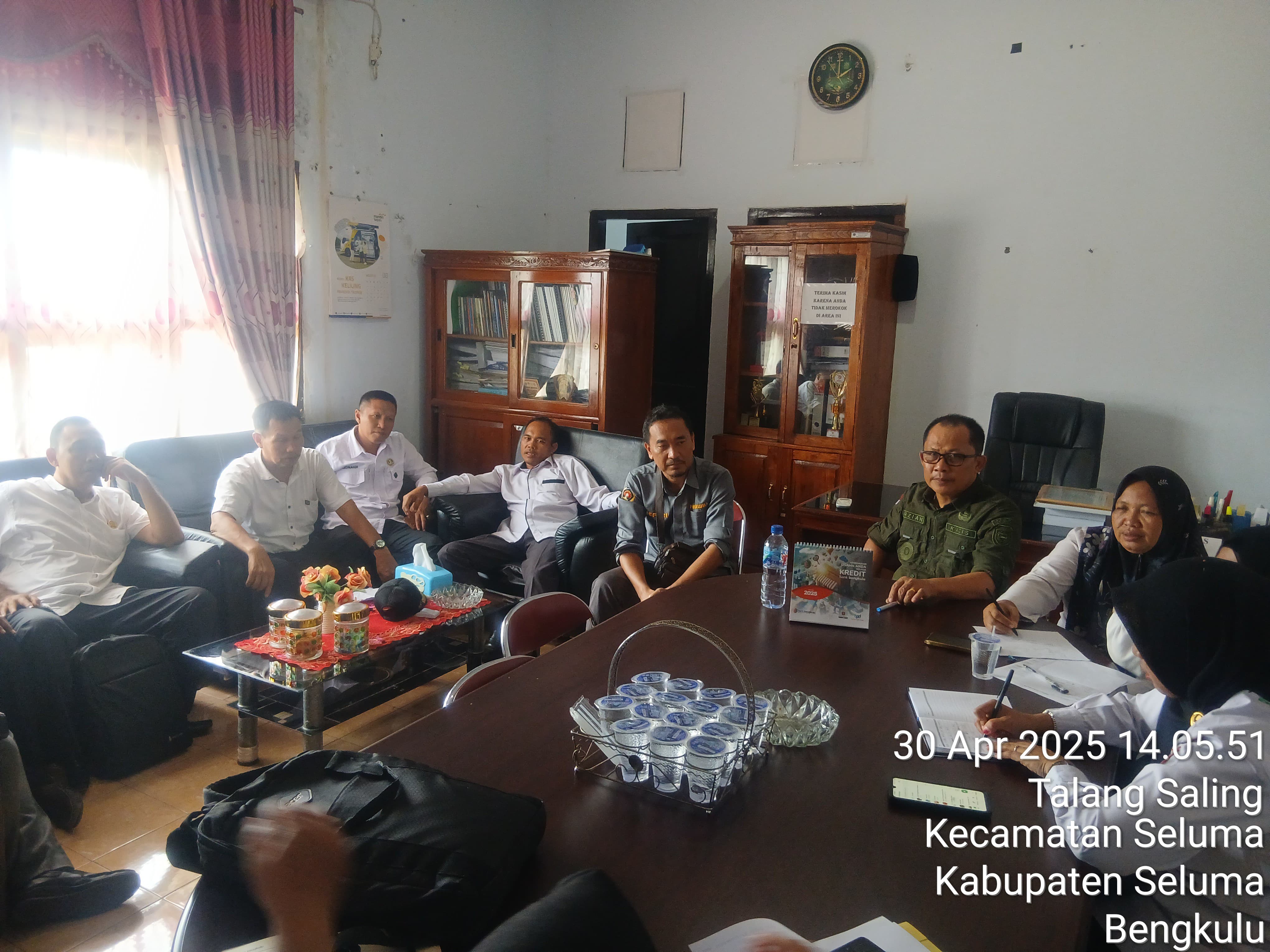 Jalan Santai HUT Seluma ke 22, Bupati Serahkan ke Diknas dan Radar Seluma 