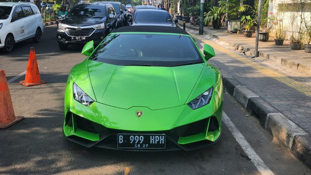 Mobil Mewah di Pernikahan Anak Hotman Paris, Ada Lamborghini dan Bentley! 