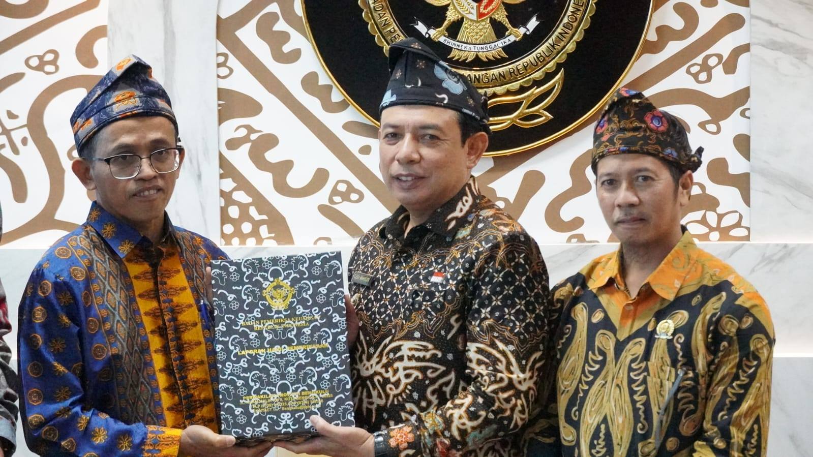  Walikota Bengkulu Terima LHP Pengelolaan Pajak dan Retribusi Daerah dari BPK 