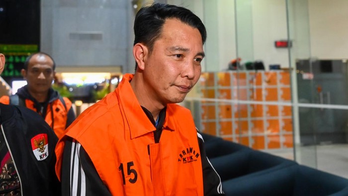  Bupati dan Kadis PU Rejang Lebong resmi Ditahan, Bersama 3 Swasta Pakai Rompi Orange