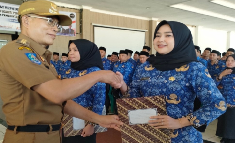 Lantik 425 PPPK, Bupati BS Minta Profesional dan  Bekerja Sepenuh Hati 