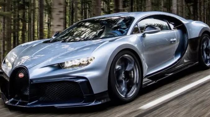 Eksklusif Bugatti Chiron Super Sport 300+ Menggabungkan Fitur Hibrida Kecepatan dan Kemewahan 