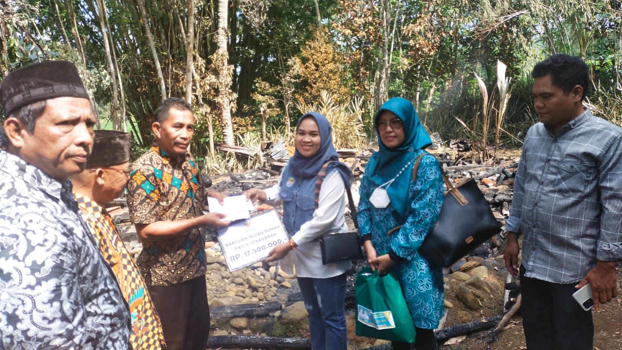 Herawati Erwin Bantu Korban Kebakaran