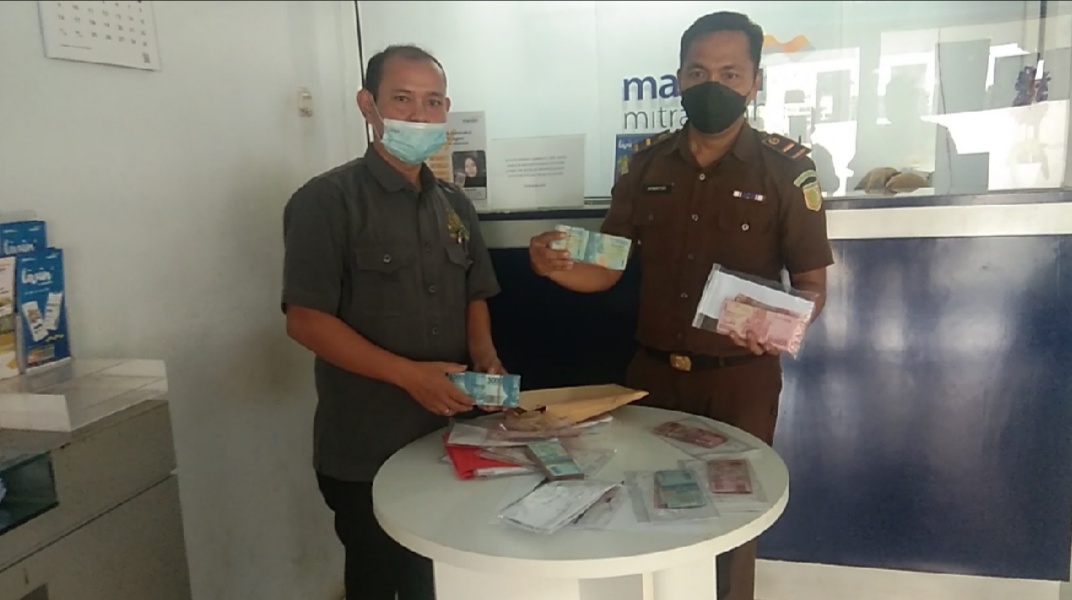 Jaksa Titipkan Barang Bukti DD Kayu Elang Ke Bank