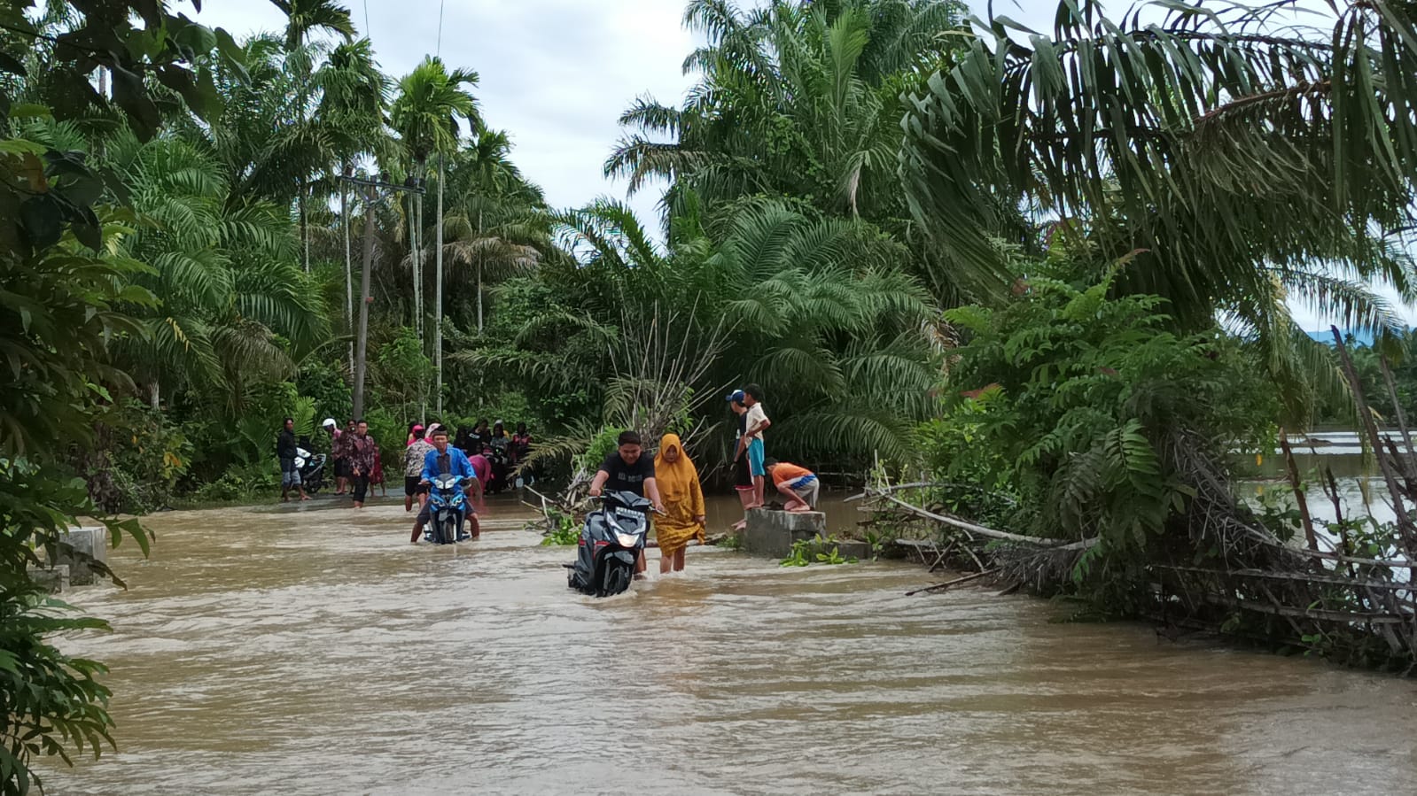 Sejumlah Desa Terisolir Akibat Banjir