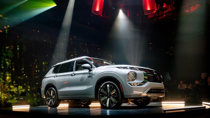 Simak Spesifikasi Mitsubishi Outlander PHEV 2026, Sudah Diluncurkan
