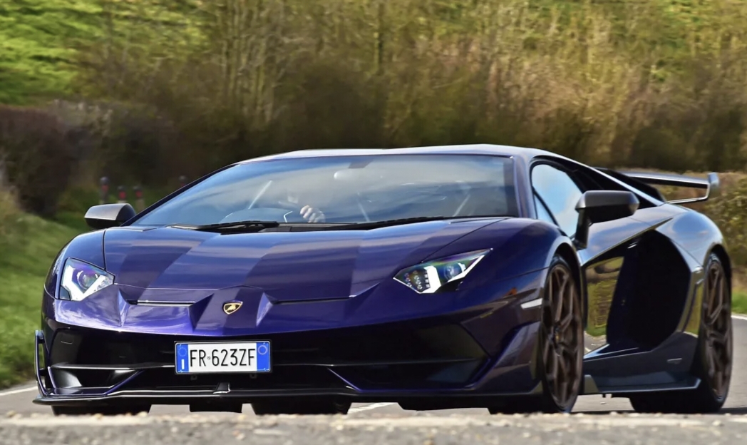 Lamborghini Aventador SVJ.Mobil  Mewah Italia, Termahal di Dunia Populer di Pasar Otomotif