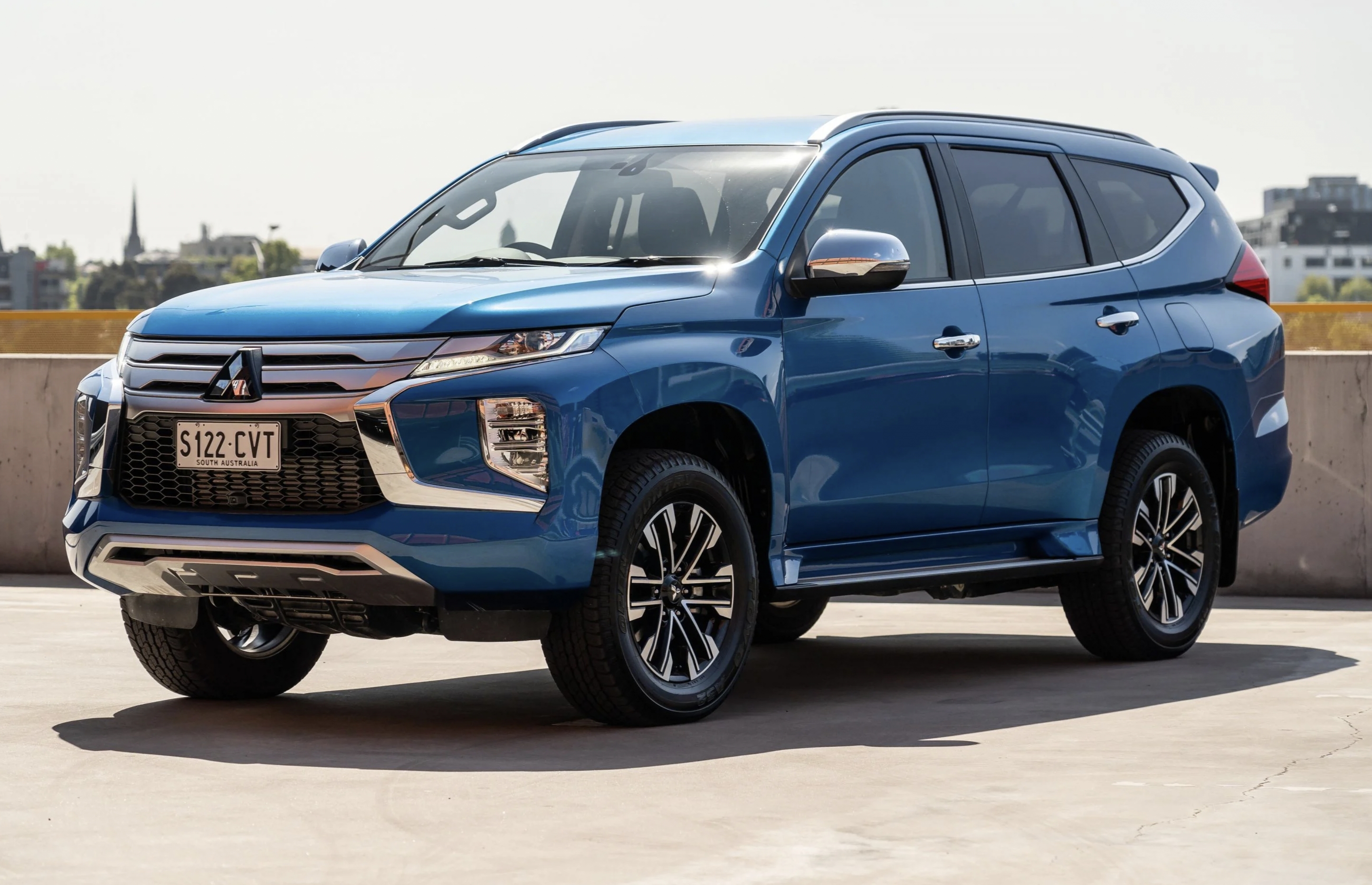 Mitsubishi Pajero Sport review 2024 SUV Tangguh dan Hadal Memiliki Fitur Teknologi Canggih Sistem Baru