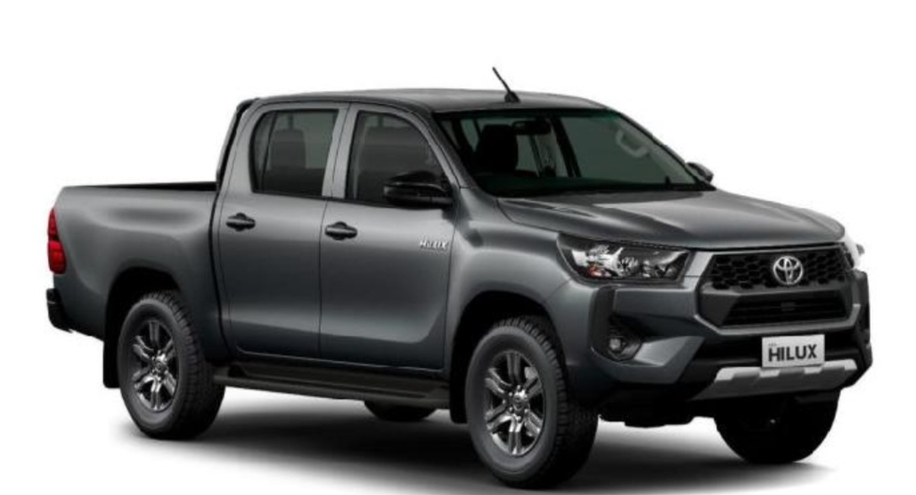 Toyota Hilux Mobil Double Cabin dan Tinggi, Cocok di Segala Medan