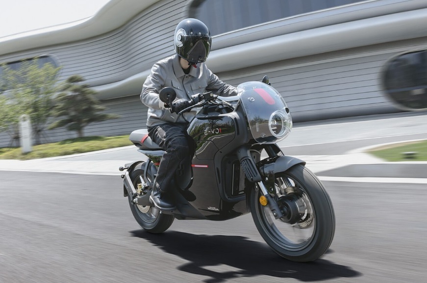 Bergaya Retro,  Motor Listrik  Honda Ini Bisa Tempuh Jarak  170 Km, Harga Mulai 74 Juta