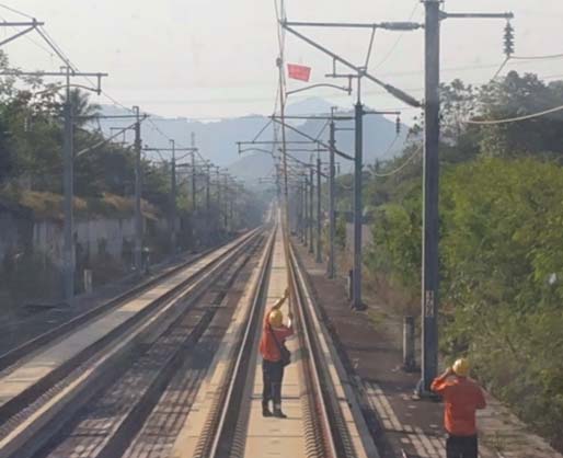  Akibat Layang-Layangan di Kabel Listrik, Whoosh Sempat Terhenti, Penanganan Cepat Sesuai SOP Keselamatan