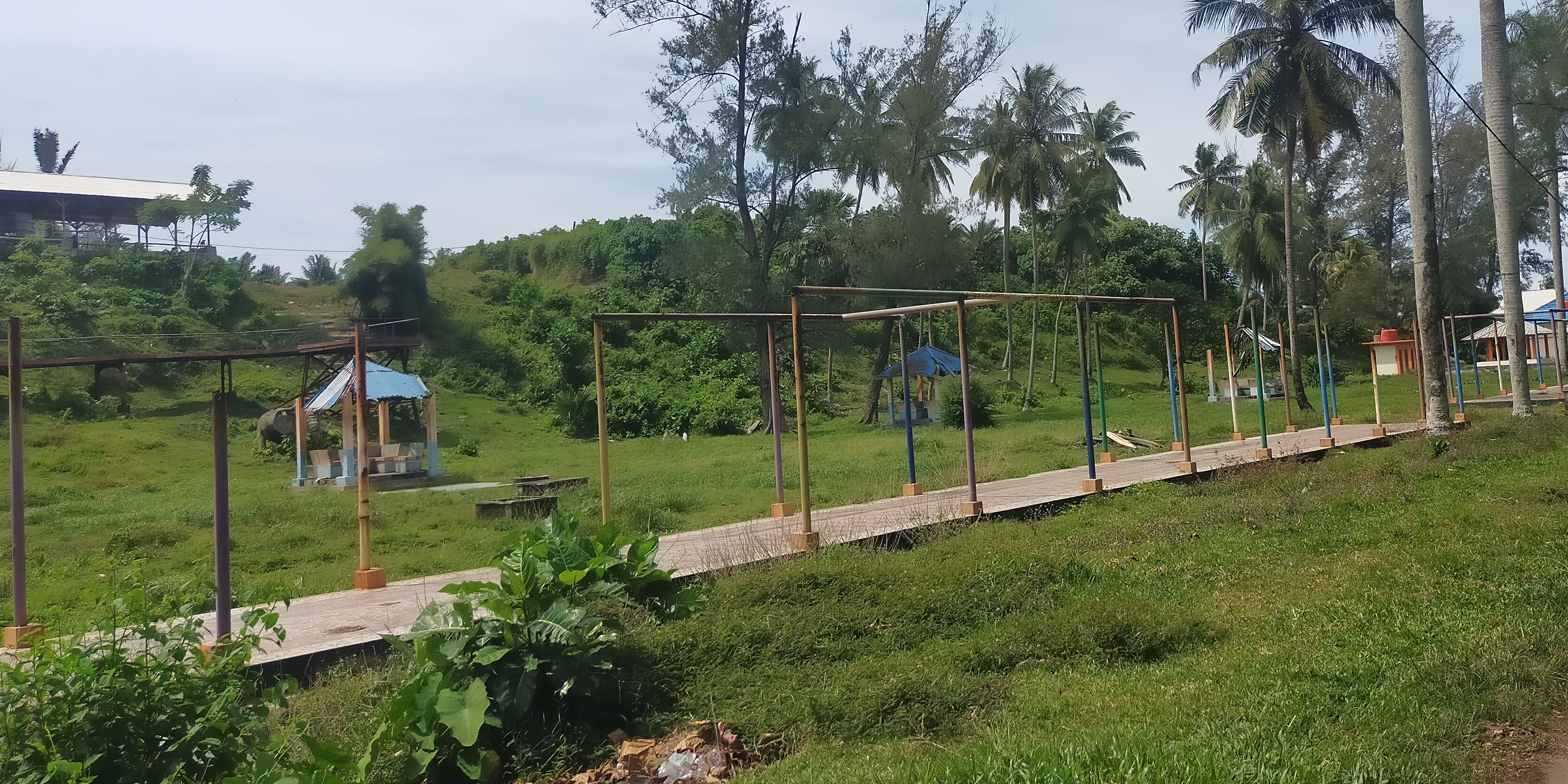 Fasilitas Pantai BS Memprihatinkan, Penghasilan Pedagang Turun Drastis