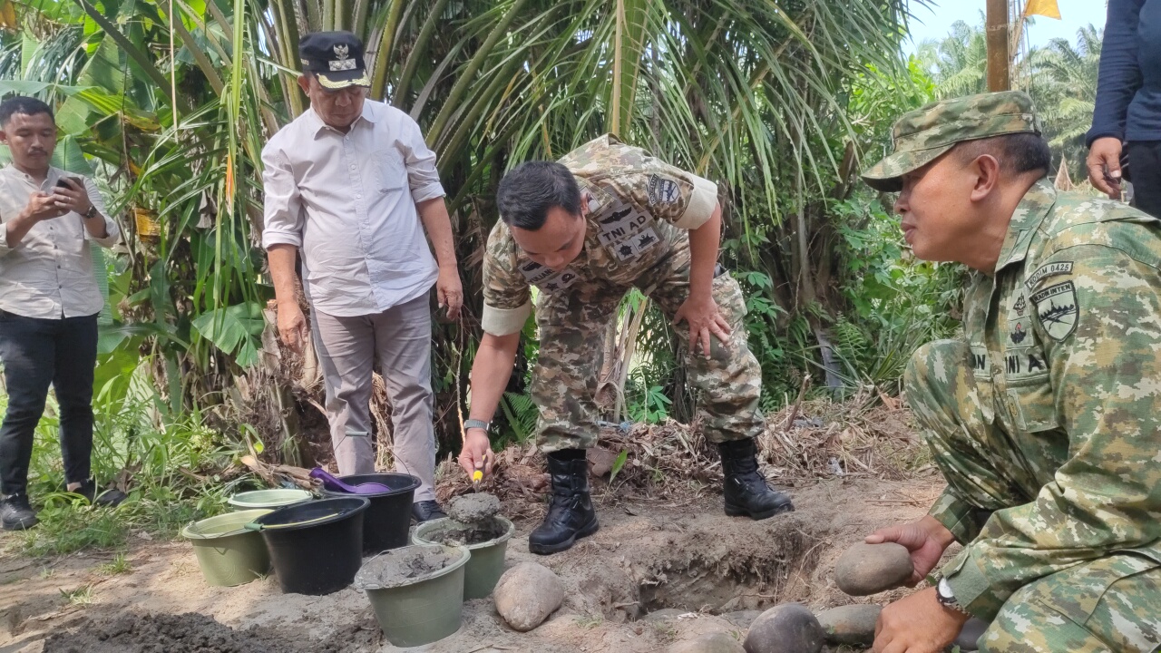 Sering  Pengendara Sawit Terjatuh ke Sungai, Jembatan Gantung Padang Merbau Direhab  Program Garuda