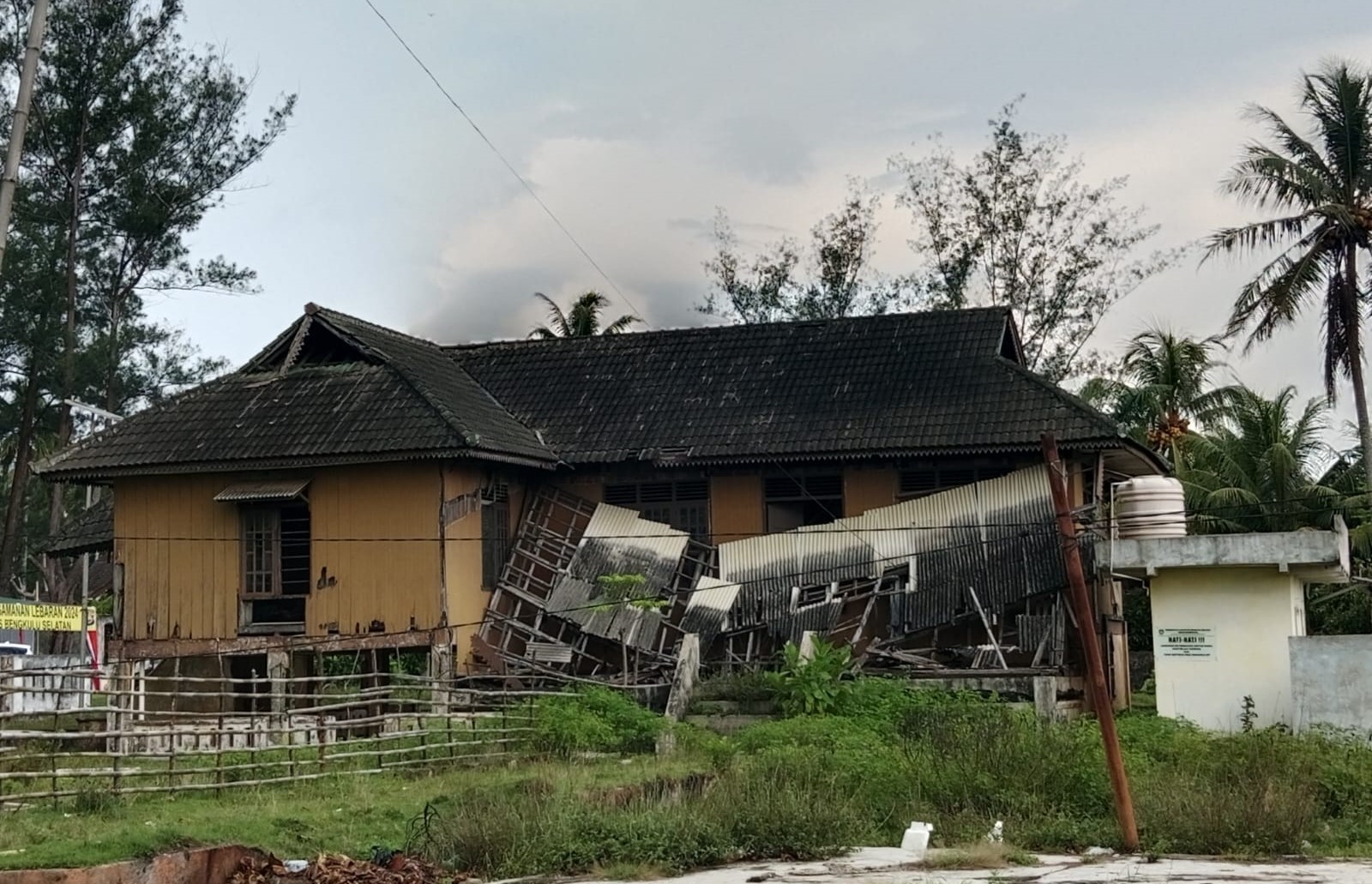 Gedung Dekranasda Bengkulu Selatan Terbengkalai, Pengunjung Diingatkan Waspada