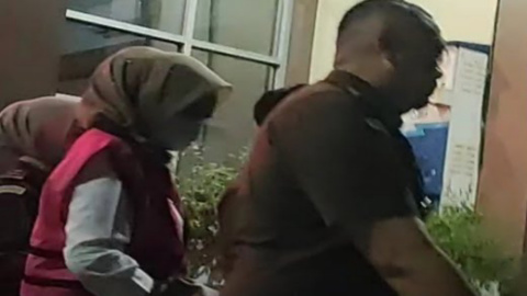 Ditetapkan Tersangka,Ketua KPU BS Ditahan Jaksa