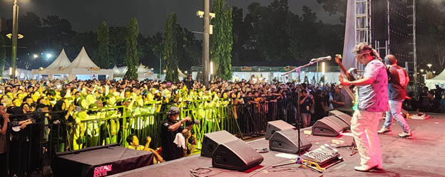 Penampilan Wali Band di Puncak Acara HUT FIF Grup