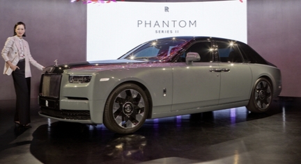 Eksplorasi Terbaru: Rolls-Royce Phantom Series 2 dengan Mesin V12 Turbo Kecepatan Tinggi dan Sistem Otomatis