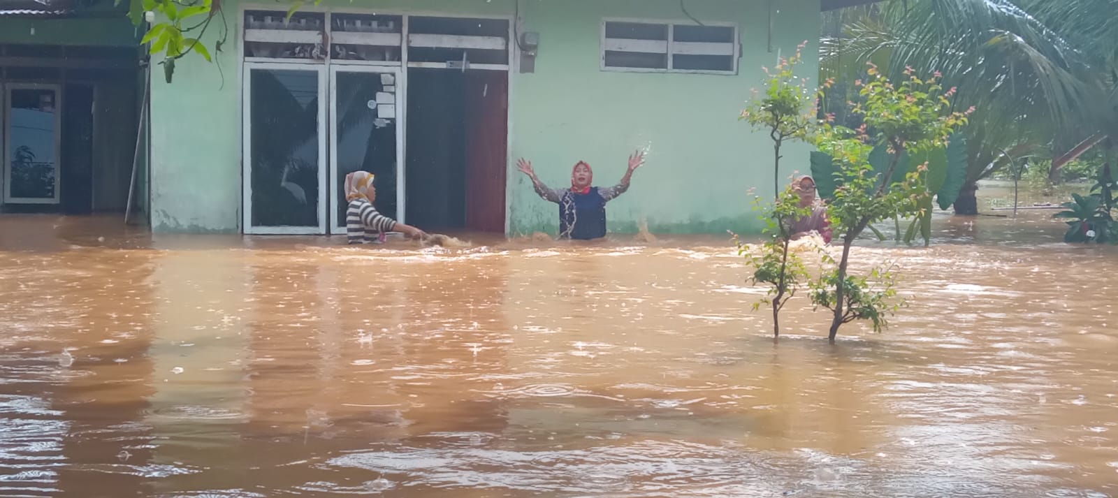 Hujan Deras Sejak Malam, Sebagian Wilayah Sukaraja Banjir