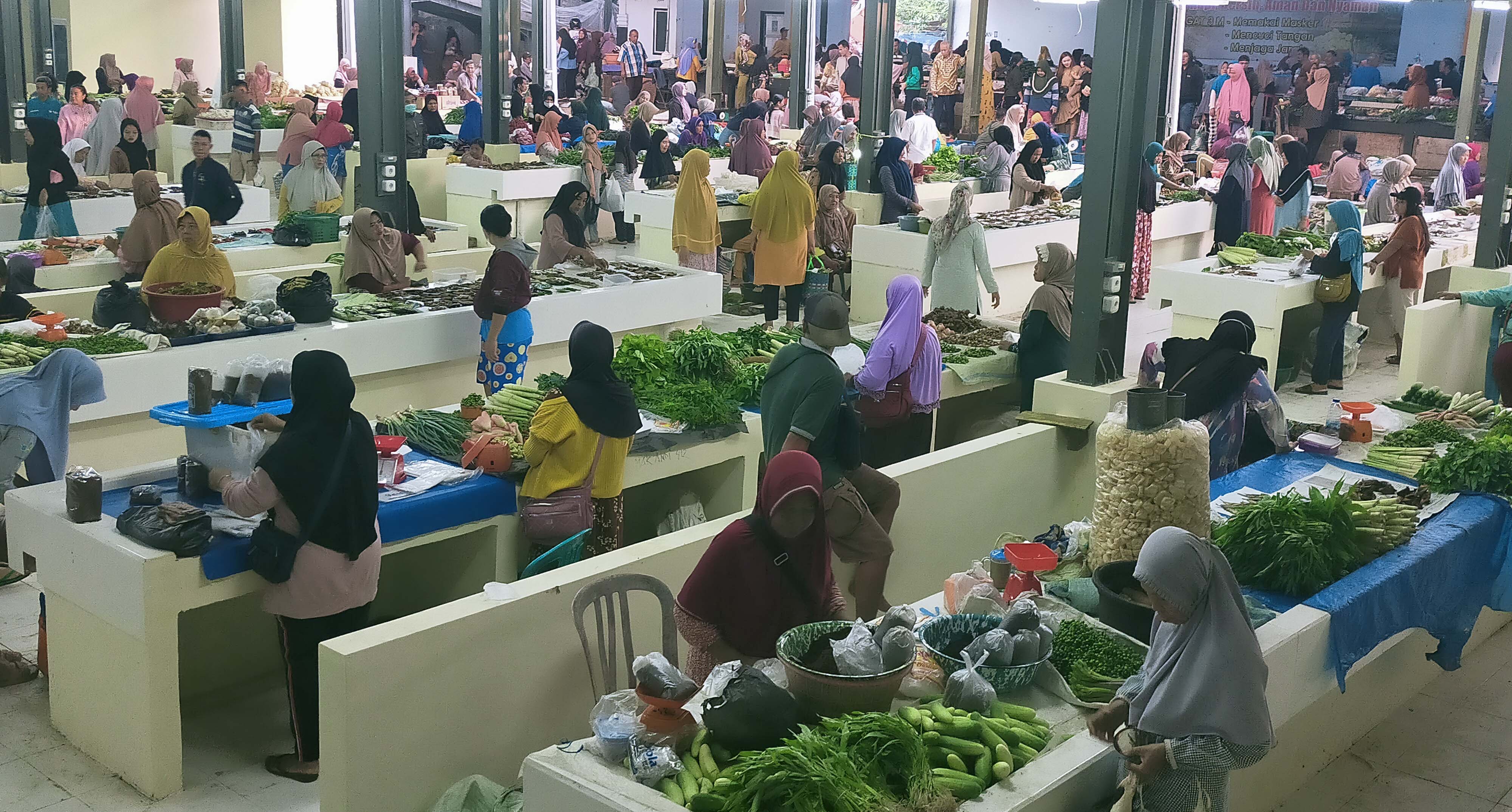  Mirip Pasar  Kota Besar, Pedagang Sayur Tempat PTM Pasar Kutau BS