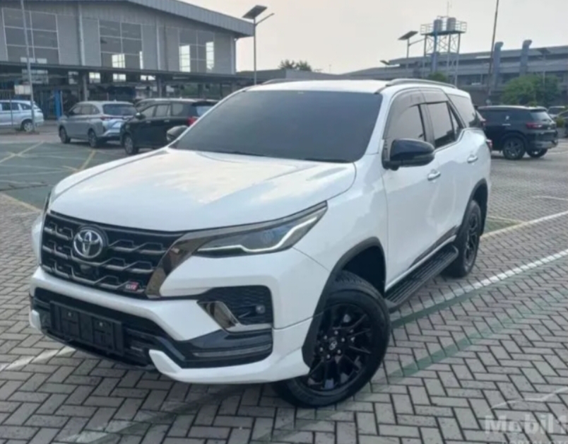 Toyota Fortuner 2.8 GR Sport SUV 2024   Harga Promo Paket Servis Gratis Hingga 1 Tahun 