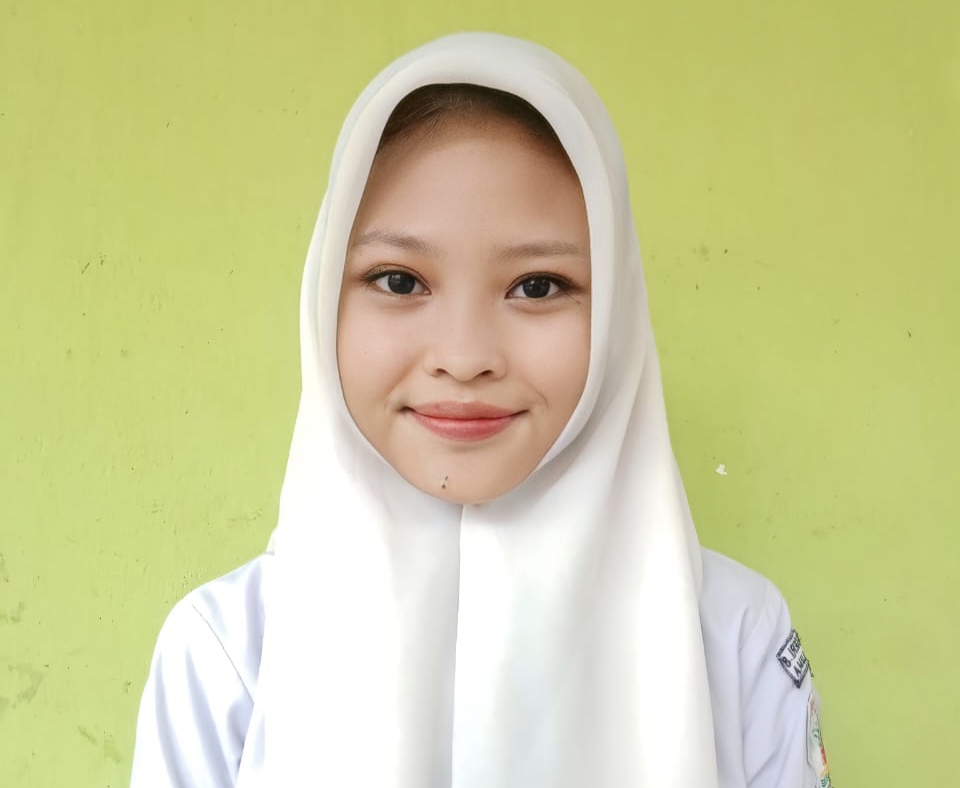 Siswi Mariska Kelas X, Juara I Lomba Cipta Puisi Provinsi