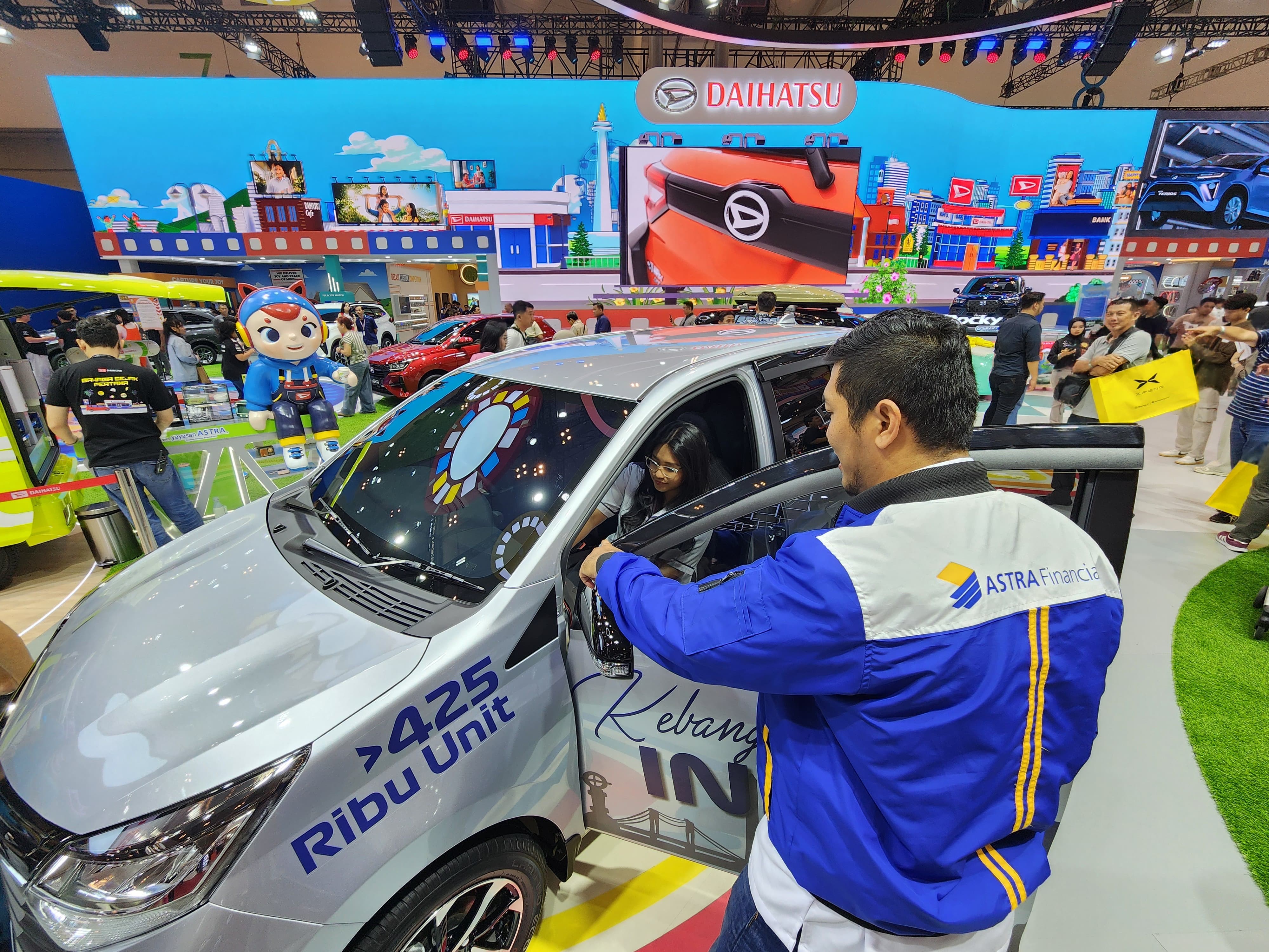   Astra Financial dan Daihatsu Edukasi Pembeli Mobil LCGC Pertama, Soal Kelebihan Serta Harga